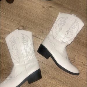 Stradivarius Cream Heeled Cowboy Boots